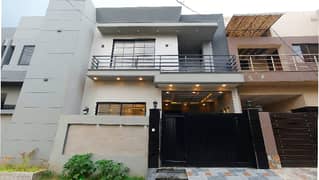 Prime Location House Of 5 Marla Is Available In Contemporary Neighborhood Of Formanites Housing Scheme 0