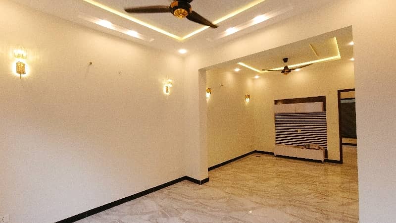 Prime Location House Of 5 Marla Is Available In Contemporary Neighborhood Of Formanites Housing Scheme 4