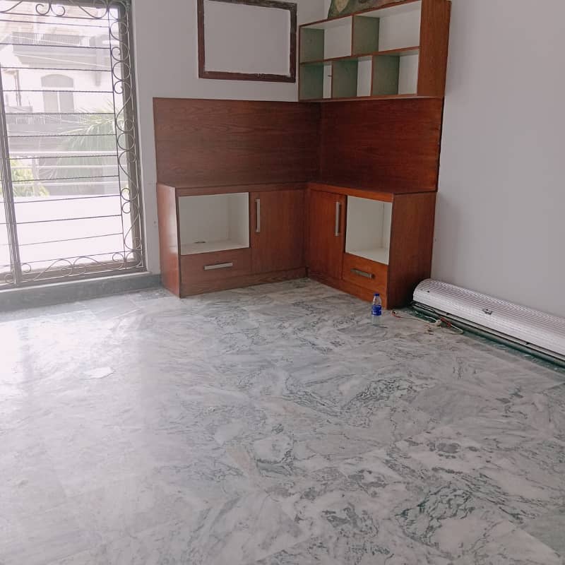 Upper Portion 10 Marla Available For Rent 9