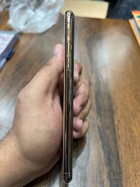 iPhone XS Max 256 PTA Approved brand new 5