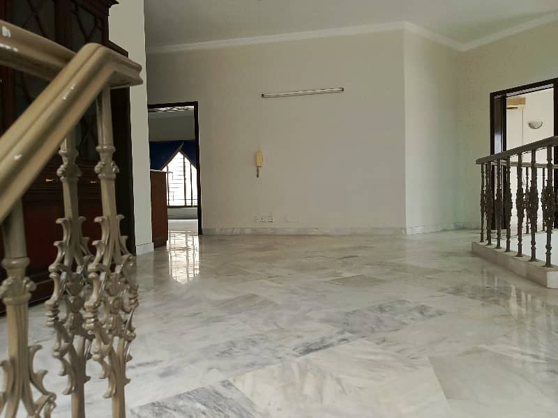 Complete 1 Kanal Neat House Available For RENT 12