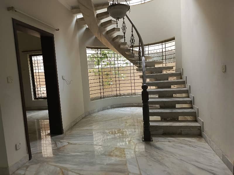 Complete 1 Kanal Neat House Available For RENT 13