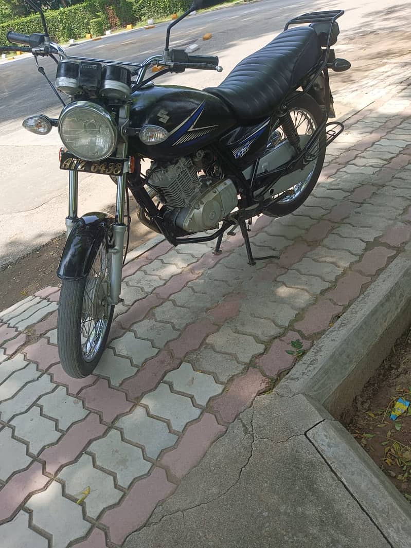 Suzuki GS 150 2015 1