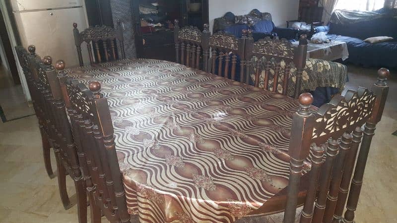 Wodden dining table 0