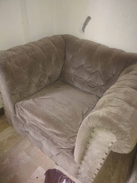 used 7 seater sofa set in reasonable price 1