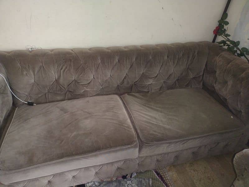 used 7 seater sofa set in reasonable price 6