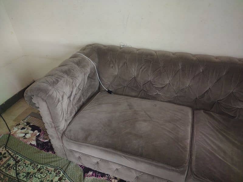 used 7 seater sofa set in reasonable price 7