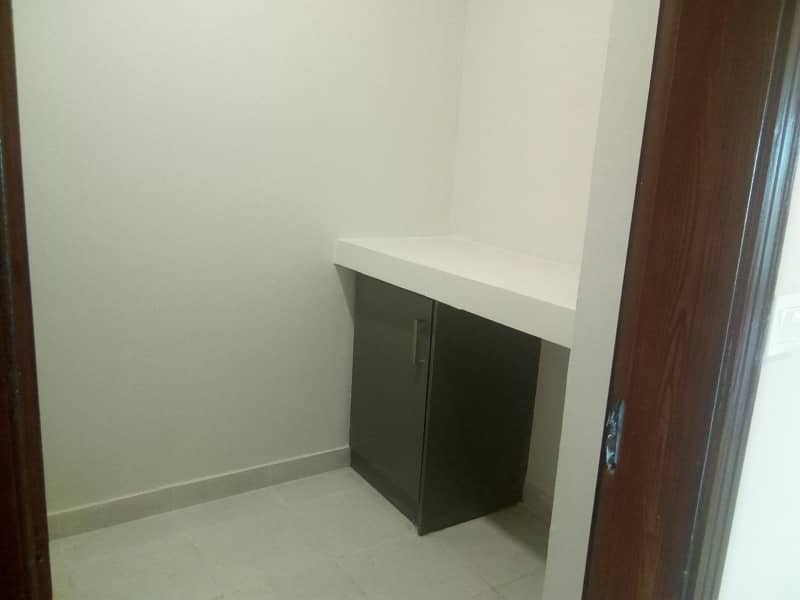 10 Marla Brand New 4th Floor Apartment For Rent In Askari 11 4