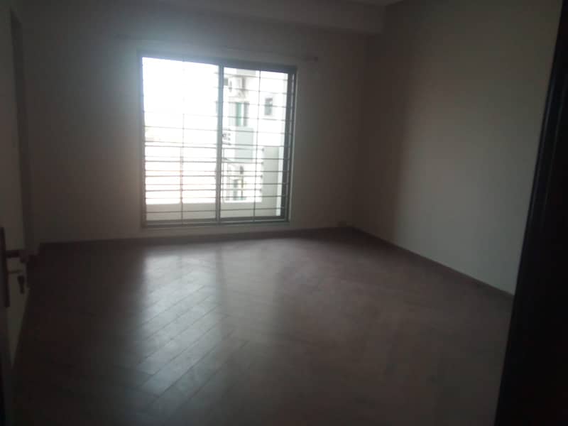 10 Marla Brand New 4th Floor Apartment For Rent In Askari 11 8