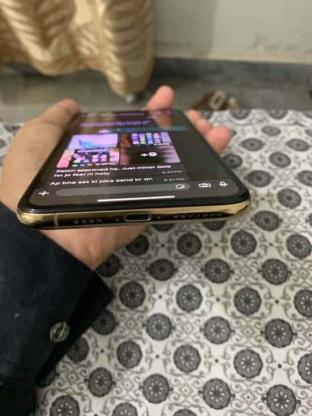 Xsmax Gold color 512Gb nonPTA 3