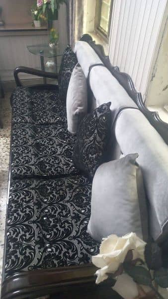 Fresh and new condition 5 seater sofa set 2