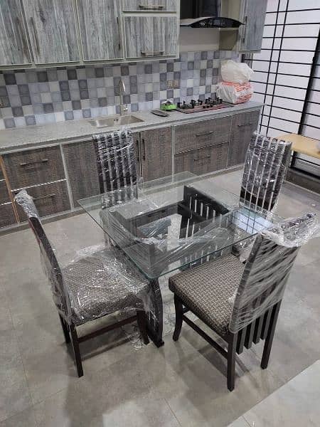 4 seater dinning table for sale. 0