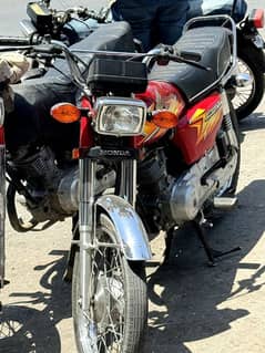 Honda 125 red karachi num 0