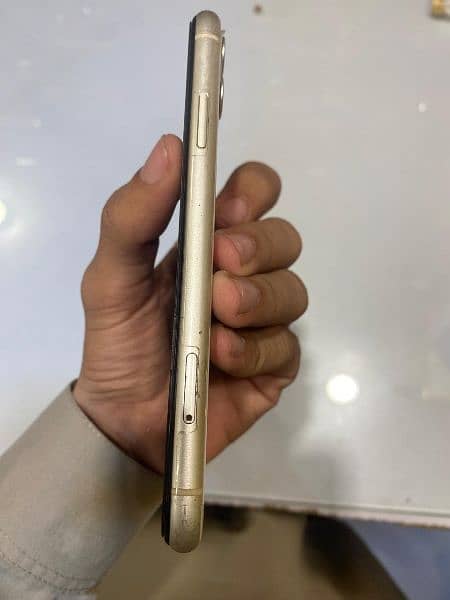 Iphone 11 Non PTA Jv 64gb 4