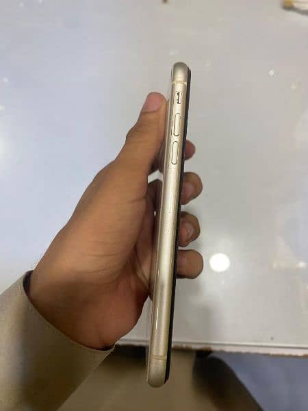 Iphone 11 Non PTA Jv 64gb 5