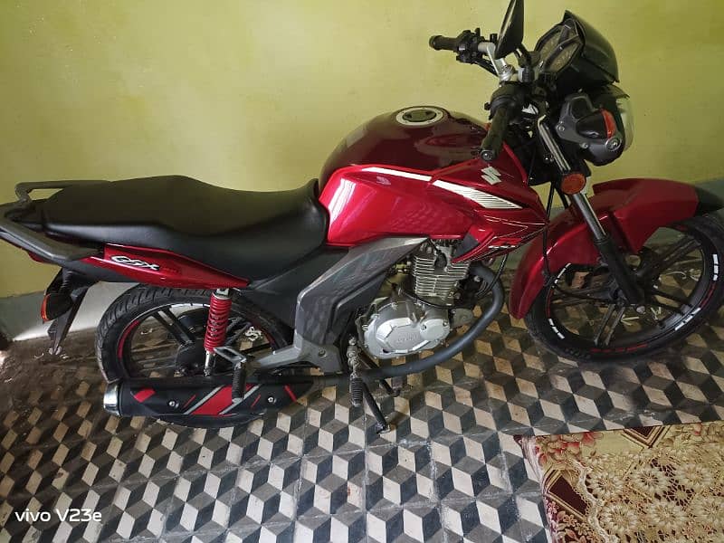 125 gsx,Suzuki,self start,tubeles tire,aloy rim,clear file03437730940 0