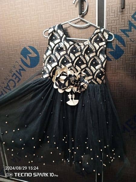 girls frock slightly used just 3hour used 3 layer's with can can 0