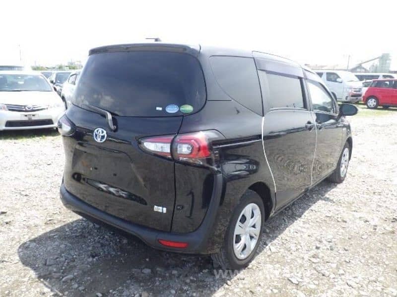 Toyota Sienta 2019 (hybrid family 7 seater car) 7