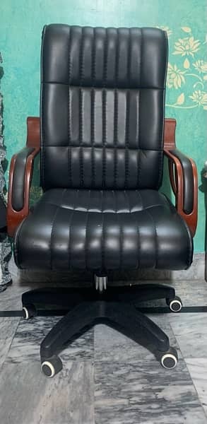 Boss office chair, Executive chair, evolving chair for sale 10/10 2