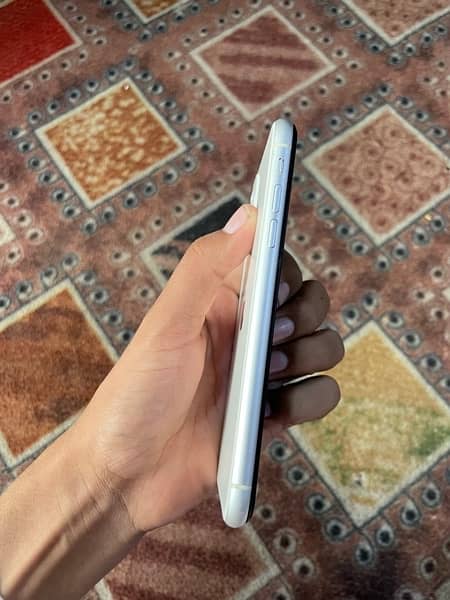 iPhone 11   10/9 condition 128gb 1