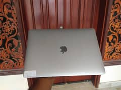 MacBook Pro 15-inch, 2.6GHz Intel Core i7, Mid 2018 (512GB) 0