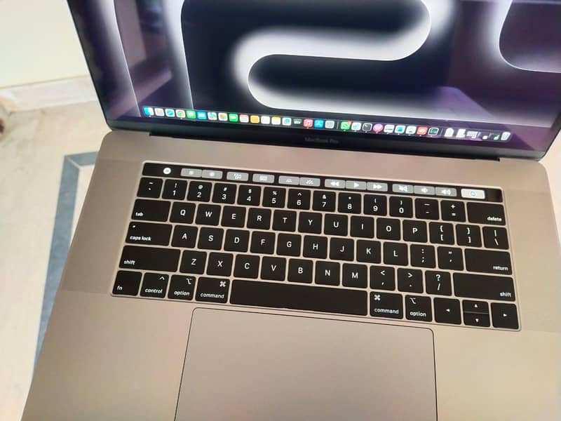 MacBook Pro 15-inch, 2.6GHz Intel Core i7, Mid 2018 (512GB) 5