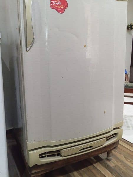 Pel Refrigerator Crystal Series 3