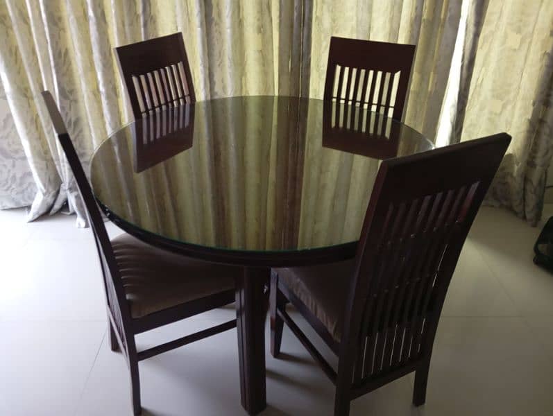 4 Seater Round Dining Table 2