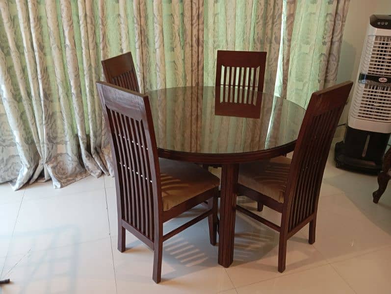 4 Seater Round Dining Table 3