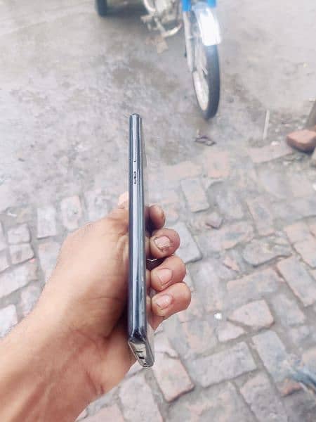 Samsung Note 8 PTI approved front camera kharab hai Baki all okay hai 7