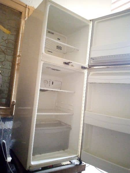 LG fridge for sale 100 present okay working 1