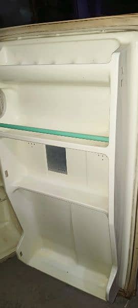 small fridge in good condition 1