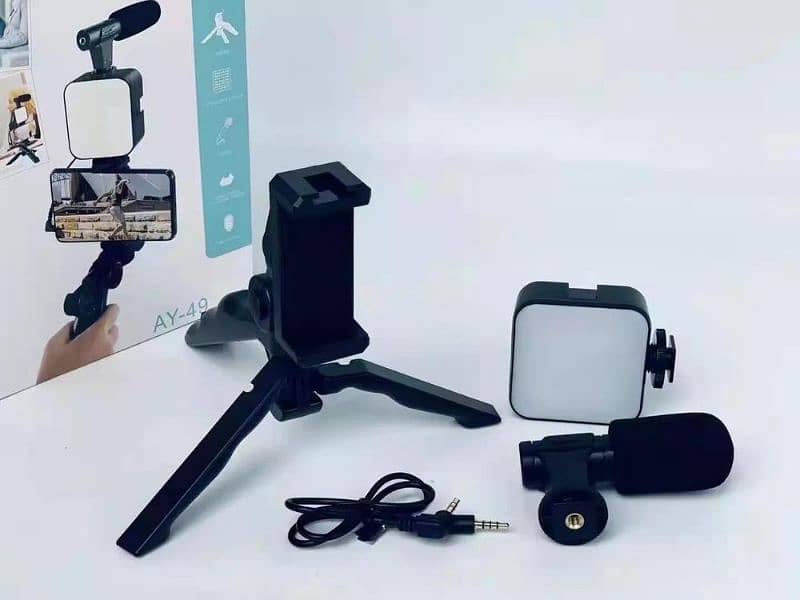 Video / Vlogging Tripod Stand With Light And Microphone 2