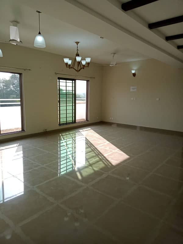 10 Marla 3 Bedrooms Flat fully Tiled For Rent 4