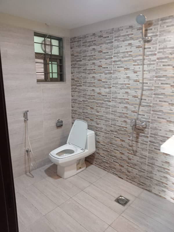 10 Marla 3 Bedrooms Flat fully Tiled For Rent 10