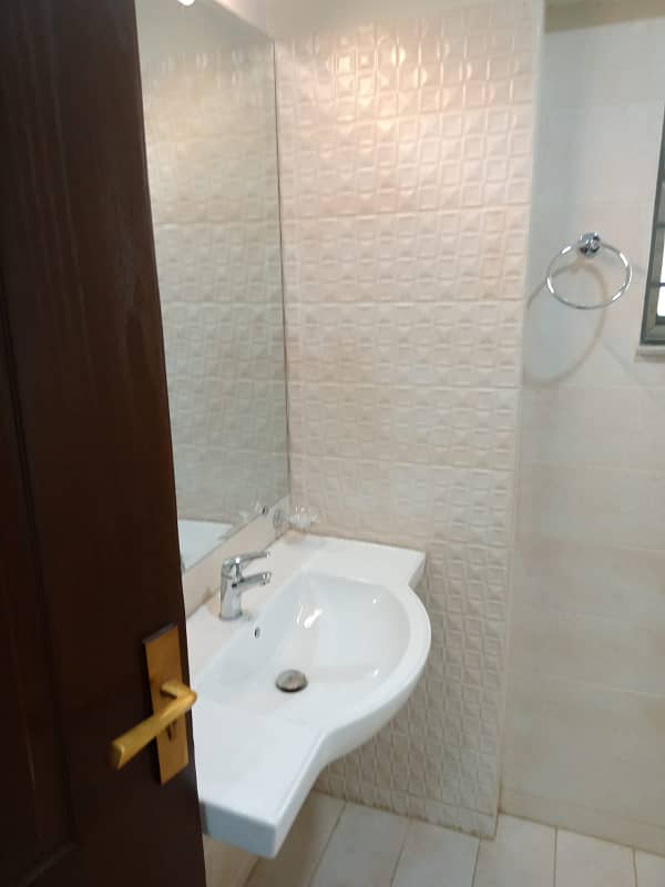 10 Marla 3 Bedrooms Flat fully Tiled For Rent 12