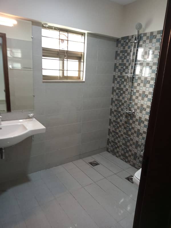 10 Marla 3 Bedrooms Flat fully Tiled For Rent 13