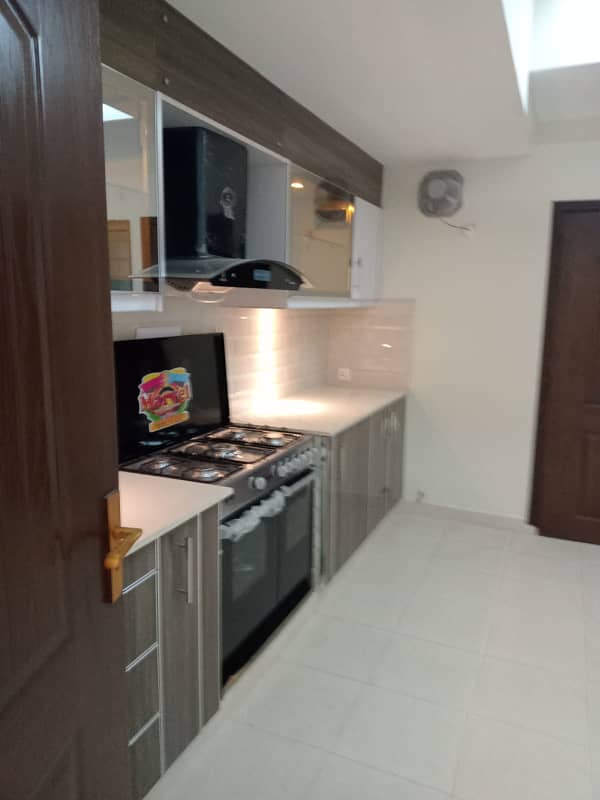 10 Marla 3 Bedrooms Flat fully Tiled For Rent 14