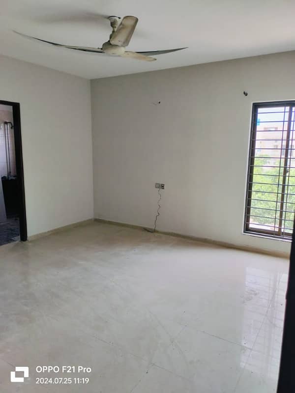 ONE KANAL HOUSE IDEAL LOCATION FOR SALE IN NFC 4