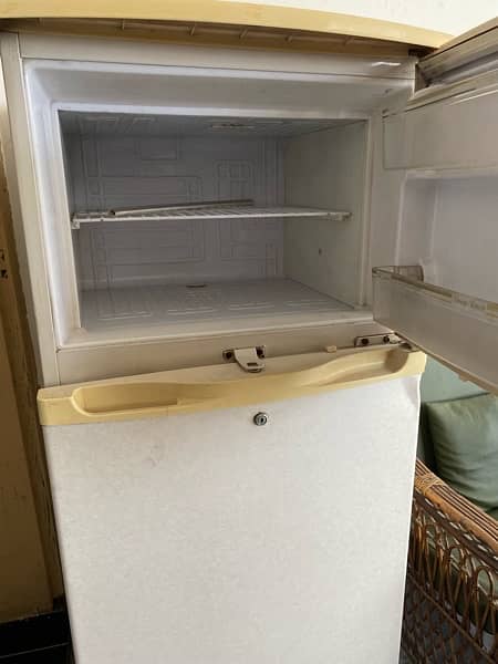 excellent condition fridge for sale 5