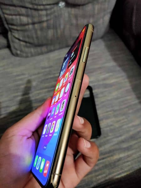 iPhone 11 Pro Max 64 Gb 4