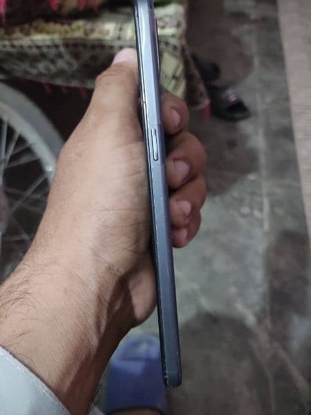 oppo F17 8/128 lush condition 1