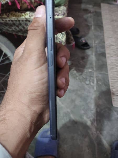 oppo F17 8/128 lush condition 3