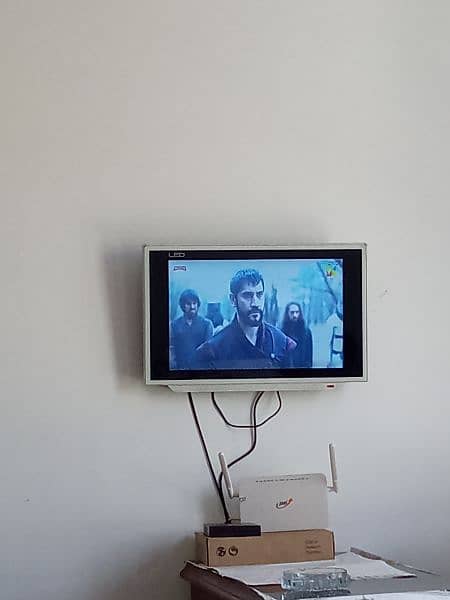 LCD 22 inch with Android tv box 4gb/64gb 1