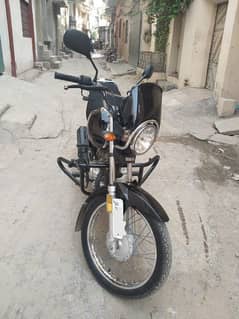 Yamaha ybr z black new condition bike for sale urgent