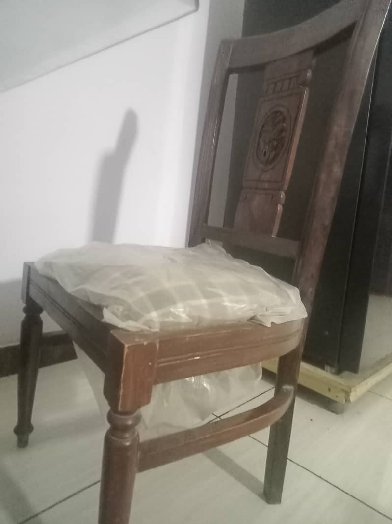 6 chair dinning table for sell 2