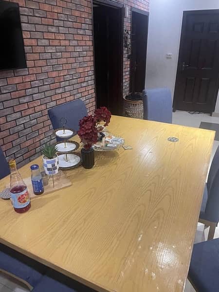 XL Modern Table with 6 Chairs 2