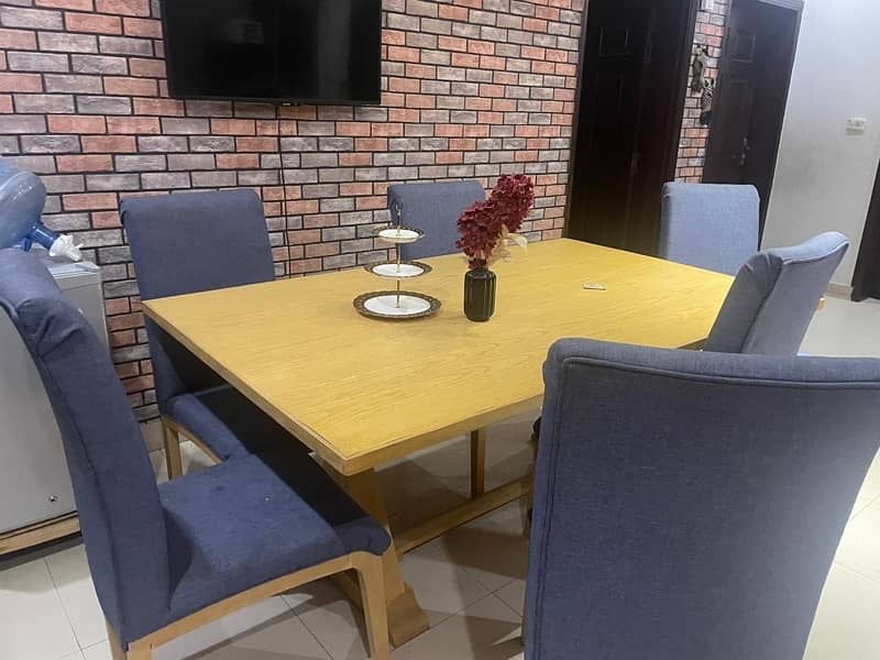 XL Modern Table with 6 Chairs 4