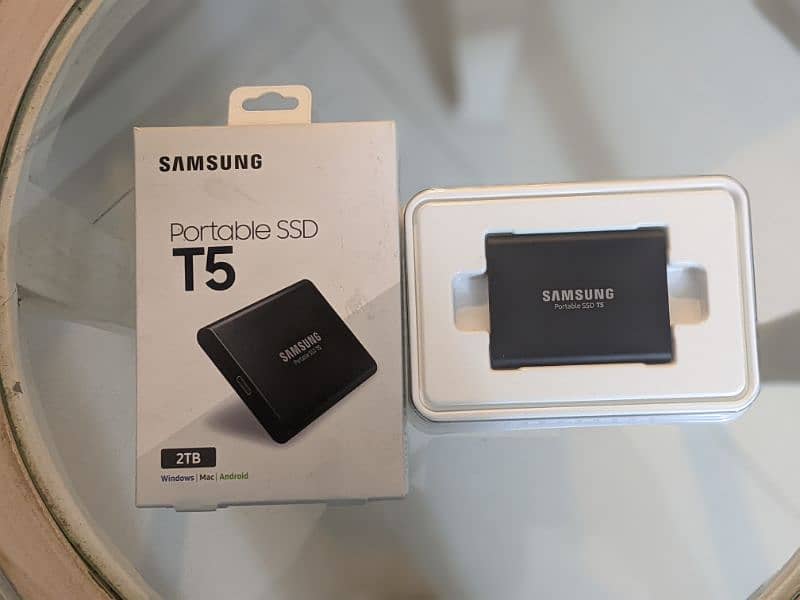 Samsung Portable SSD 2TB -  High-Speed Storage & Rendering! 1