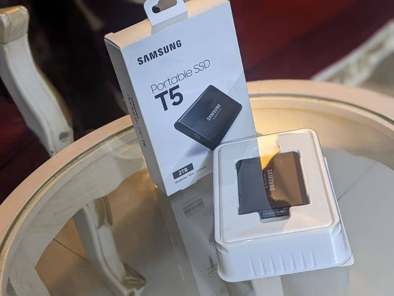 Samsung Portable SSD 2TB -  High-Speed Storage & Rendering! 3